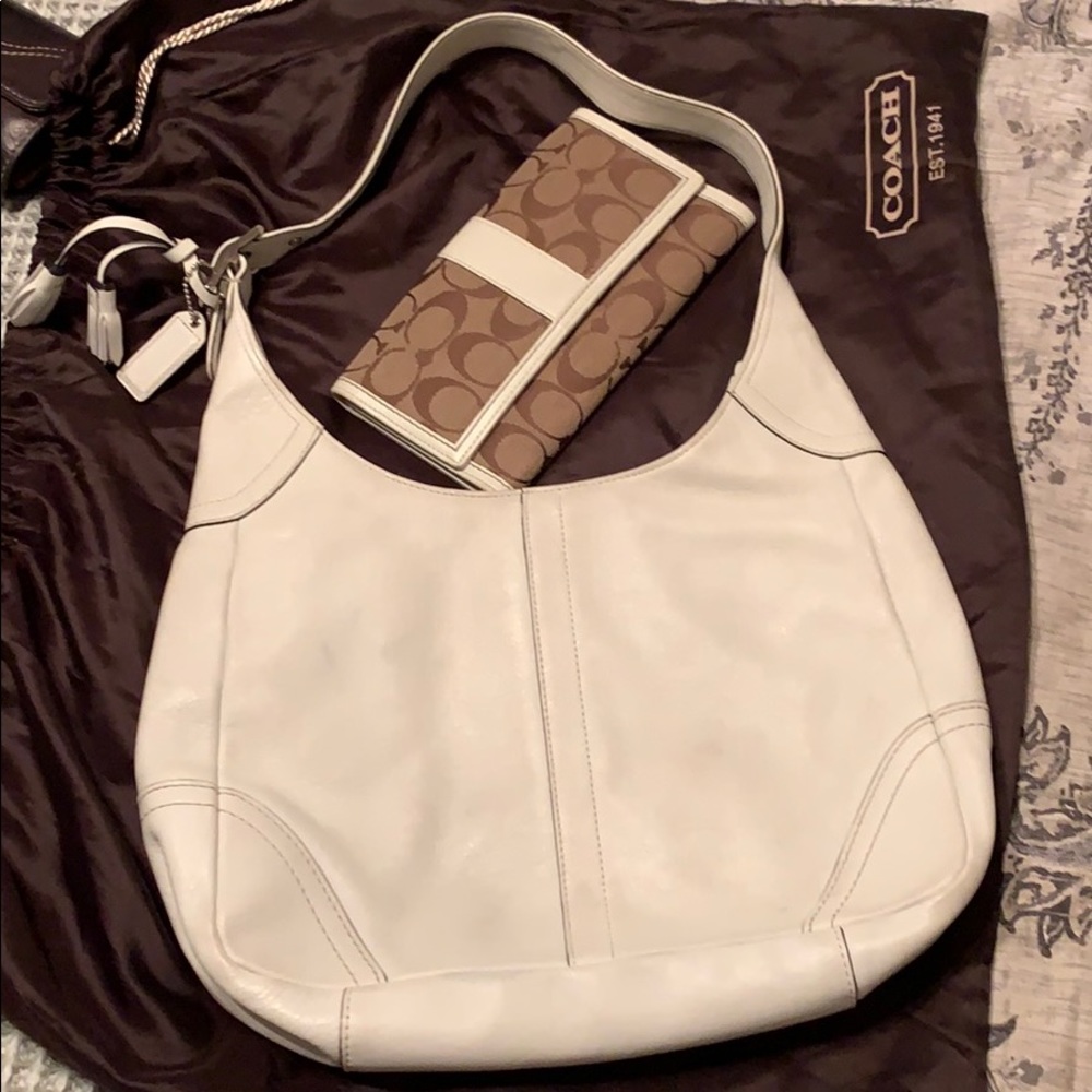 Auth COACH Leather White Hobo Purse with wallet